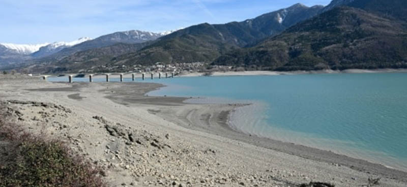 Macron annonce un « plan de sobriété » sur l’eau