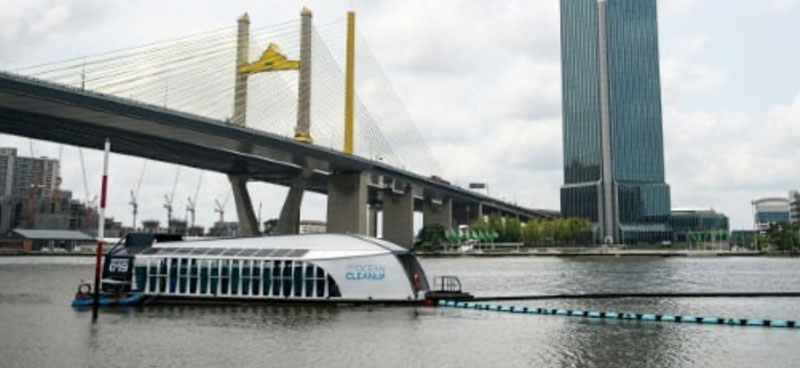 Ocean cleanup installe un « intercepteur » dans un fleuve thaïlandais